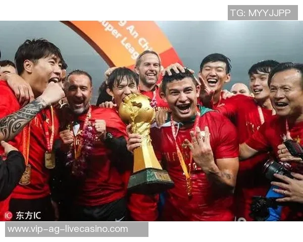 足协杯激战上港与恒大强强对决谁能笑到最后争夺冠军荣耀 足协杯激战上港与恒大强强对决谁能笑到最后争夺冠军荣耀